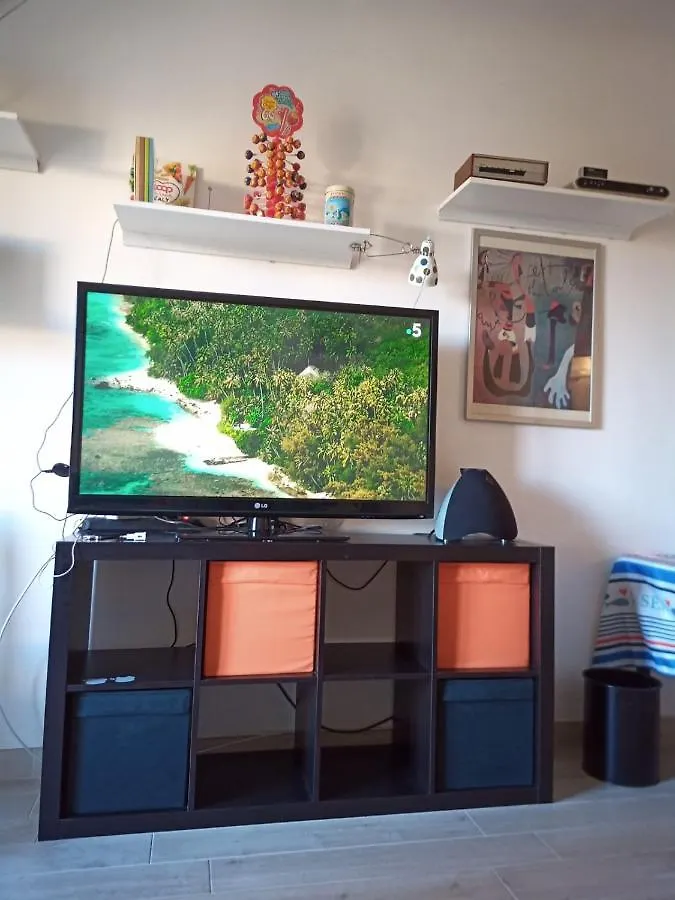 Grand F2 60Mq Centre Antibes, Proche Plages, Commerces, 2 Balcons, Parking, Train, Bus, Deco Vintage, Pet Friendly 0*, Antibes