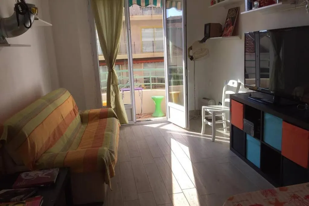Grand F2 60Mq Centre Antibes, Proche Plages, Commerces, 2 Balcons, Parking, Train, Bus, Deco Vintage, Pet Friendly, Ideal Famille Ou 1-2 Couples
