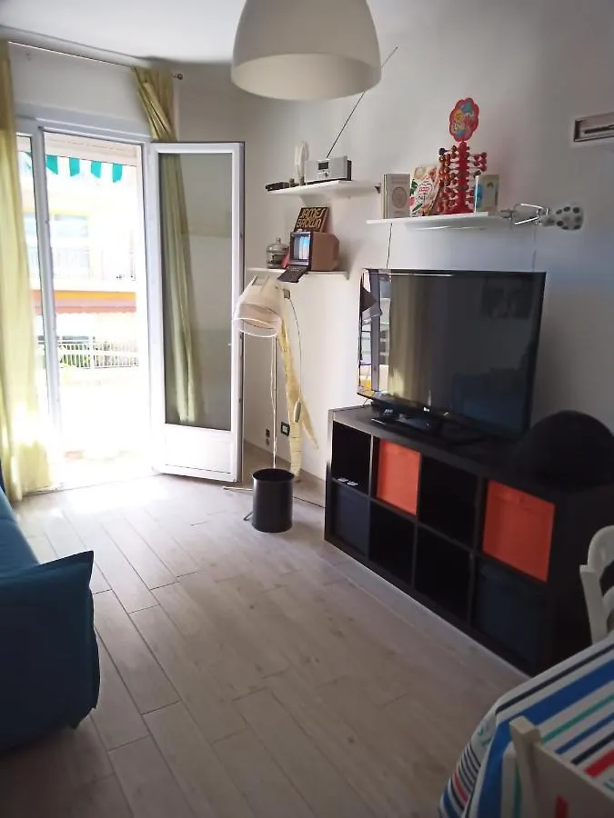 Grand F2 60Mq Centre Antibes, Proche Plages, Commerces, 2 Balcons, Parking, Train, Bus, Deco Vintage, Pet Friendly, Ideal Famille Ou 1-2 Couples 0*, Antibes Francia